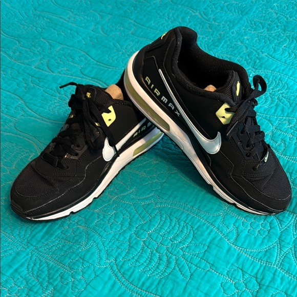Nike Air Max Black Sneakers with Yellow Accents - Picture 1 of 7